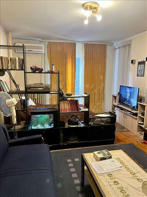 Prodajemo 2.5 stan za adaptaciju, Blok 63