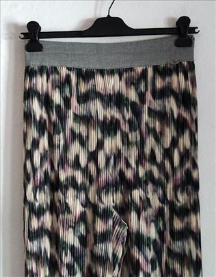 PS Fashion plisirane pantalone, kao nove  