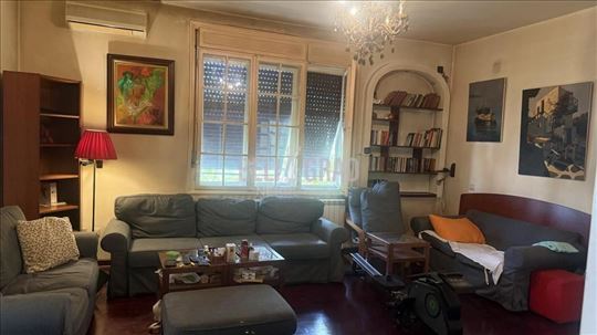 Strahinjića Bana, petosoban, salonski