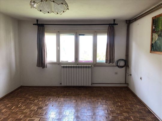 tri stana+podkrovle u kuce_ Reznik, Rakovica
