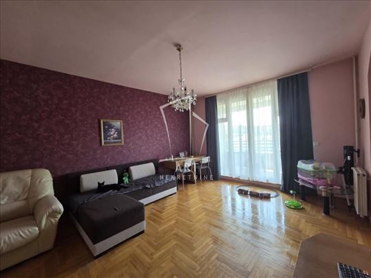 Trosoban stan u Bloku 29 – Top lokacija kod Arene 