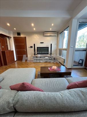 Banovo brdo 77m2, prostoran i konforan stan
