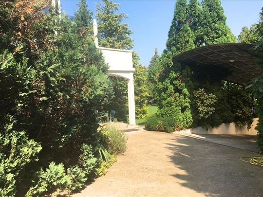 Dedinje, Beli dvor, kuća u Parku, retko u ponudi