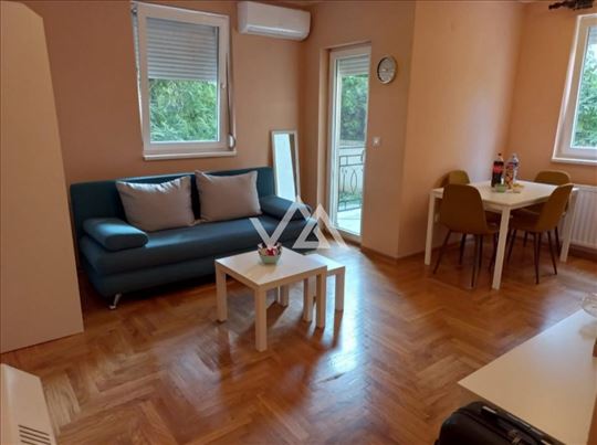 Izdaje se 0.5 stan, Voždovac