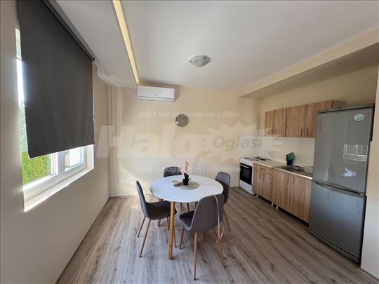 Izdajem nov,lep i sunčan dvosoban stan 56m2 sa par