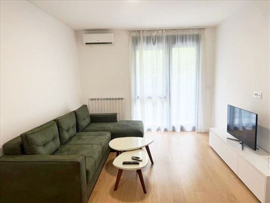 Nov 2.0 opremljen stan i 2 garaze-New Minel