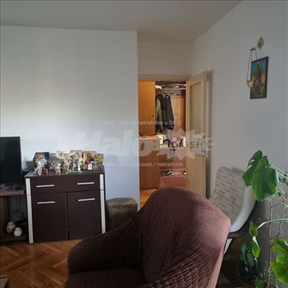 Prodajem 2.5-soban stan Miljakovac 2