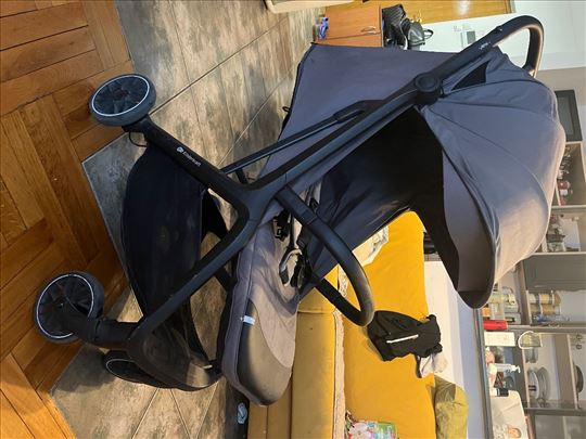 Prodajem kinderkraft nubi 2 kolica