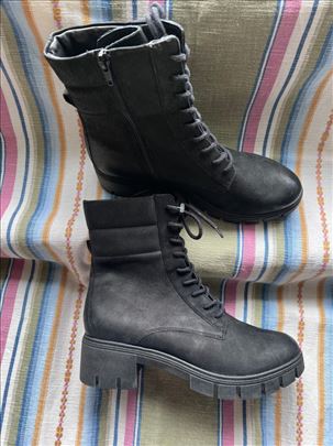 Ženske crne postavljene čizme 41