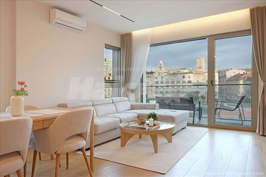 BW, Lux, neuseljavan, 72m2, 2 garaze