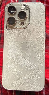 iPhone 15 Pro 256gb (fizicki ostecen, sve ostalo b
