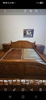 Komplet krevet, dve komode i ogledalo.