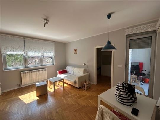 Prelep, 2,5 funkcionalan, svetao terasa Nodilova