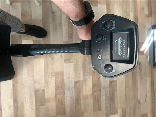 Detektor za metal Nov