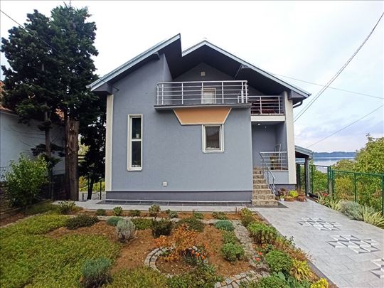 Jugovo – LUX kuća sa pogledom na Dunav, 7 ari plac