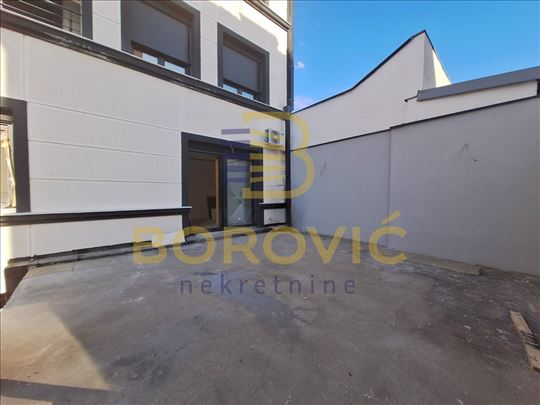 Kod Zire, 51m2+105m2 dvorište, retko u ponudi, lux
