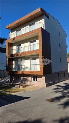 Poslovna zgrada na Dedinju sa 16 parking mesta