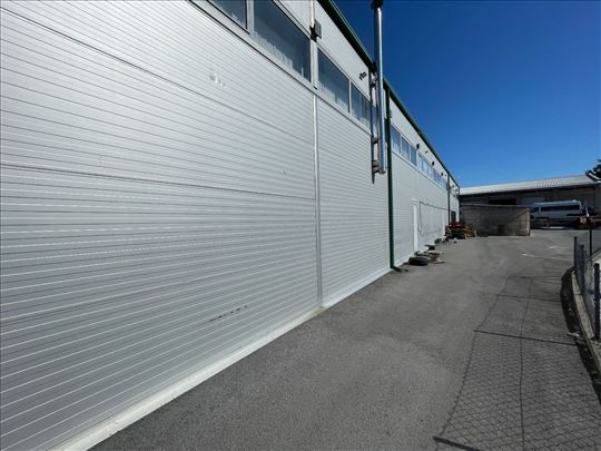 Skladišni i poslovni prostor u Vrčinu 2080m2