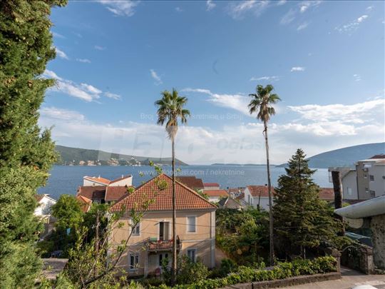 Trosoban stan sa pogledom na more – Herceg Novi