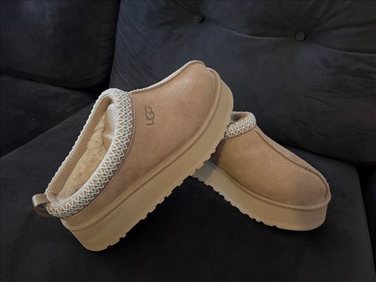 Ugg tazz sa platformom