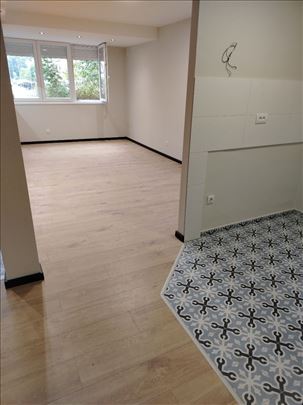 Uknjižen, centar naselja