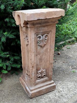 Ukrasni stub za bastu