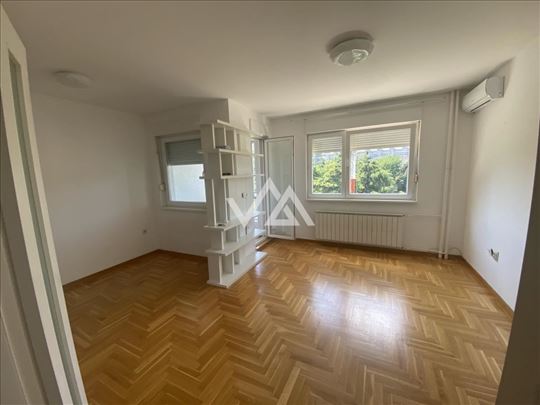 Izdaje se 1.5 stan, Novi Beograd