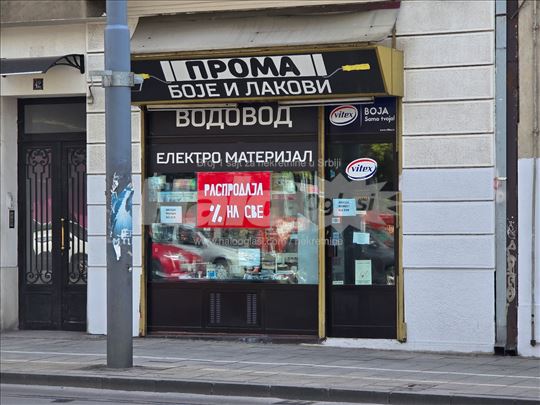 Lokal sa izlogom preko puta Zire