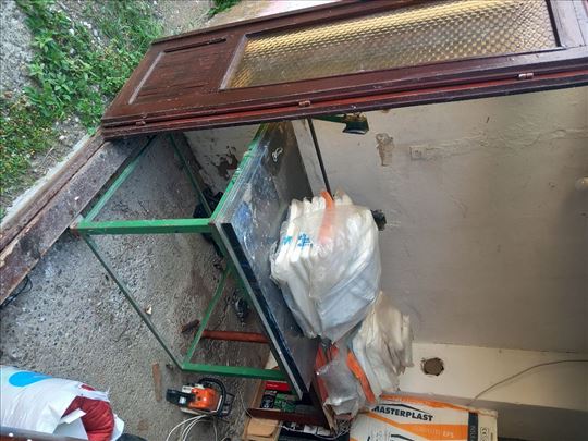Sto za štampanje kesa i 3 sušare za sušenje kesa.