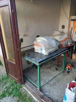 Sto za štampanje kesa i 3 sušare za sušenje kesa.