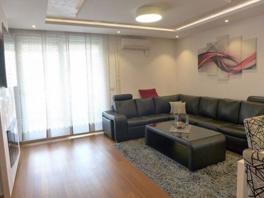 Arena, 72m2, tri sobe, renoviran, namešten, terasa