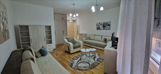 Lekino brdo, Kolašinska 36 (1.0) 450,00€, useljiv