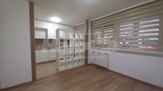 Prazan dvoiposoban stan 54m2, Banovo Brdo