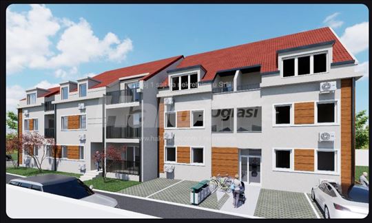 Stan 54m2+dvorište 65m2, 3.0, centar Surčina