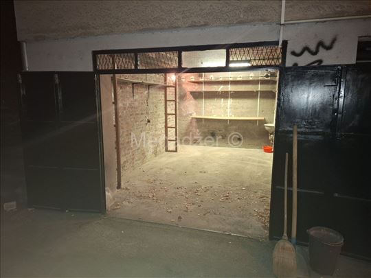 Banovo Brdo -Košutnjak, garaža, 15m2, struja, voda