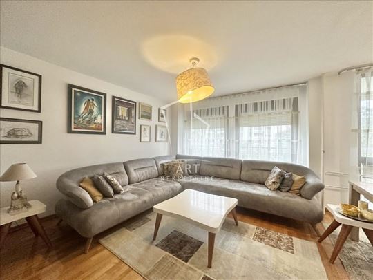 Blok 34, prostran četvorosoban stan, mereno 103m2 
