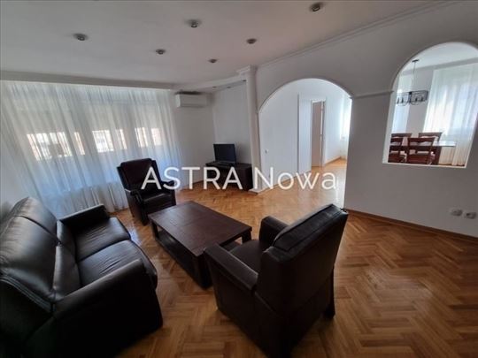 Bulevar, odlican 3.0 stan, ID 8222