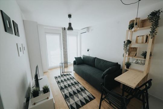 Fantastična garsonjera na Grbavici ! Lasla Gala