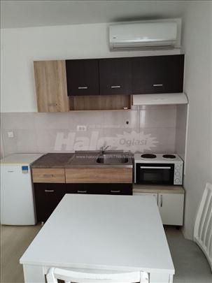 Izdajem renoviran stan u Zemunu, Cara Dušana