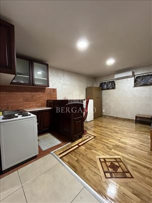 Odlična prilika Garsonjera 22m2 1.0 - Šumice ID#17