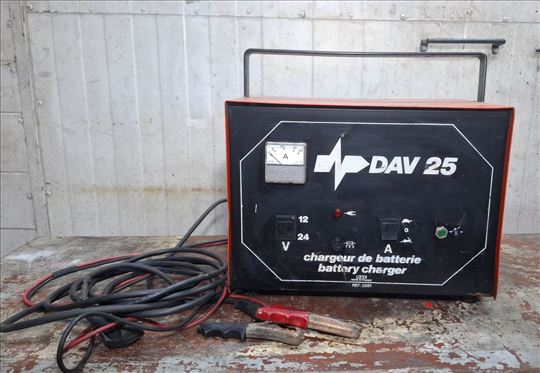Punjac za akumulator 12/24V