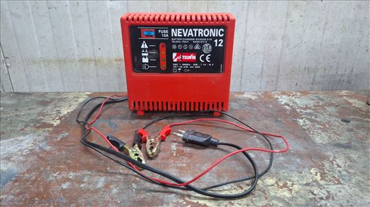 Punjac za akumulator Tewin