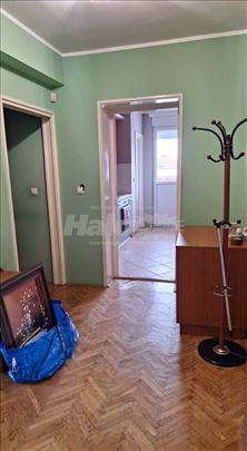 Trosoban stan u centru Novog Sada