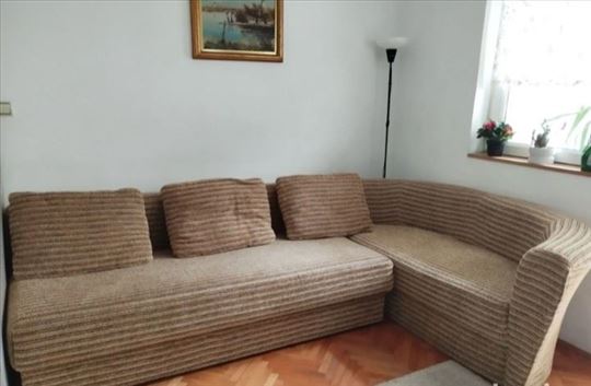 Ugaona 2,7m x 1,9m
