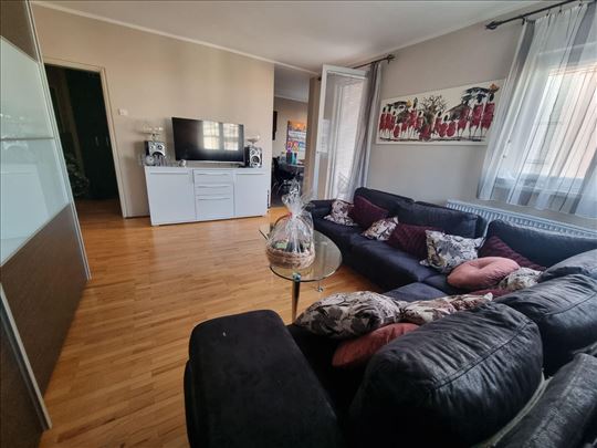 Dvosoban Stan 60m2 na Karaburmi Odmah  Useljiv 
