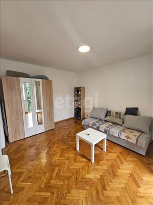 Mirna lokacija kod Autokomande – 31 m², renoviran