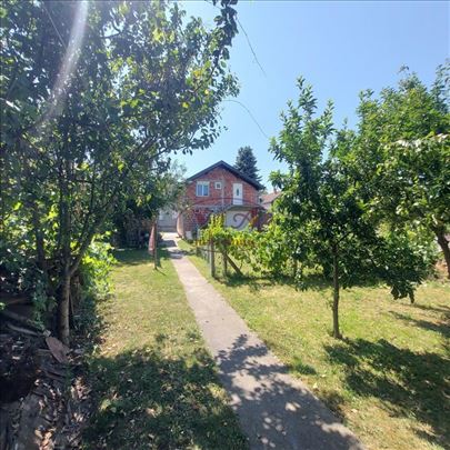 Petrovaradin, Tri stambena objekta sa 5 posebnih s
