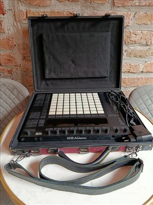 Ableton Push 2 sa dizajnerskim koferom.