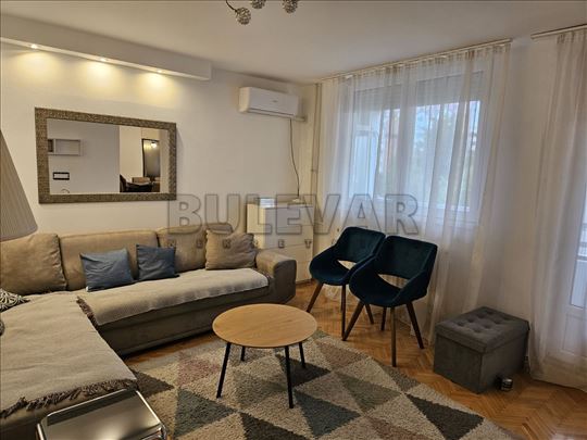 Izdaje se stan u blizini Delta Planet, 55m2