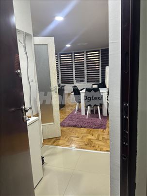 Izdaje se topao i ususkan stan na Ledinama